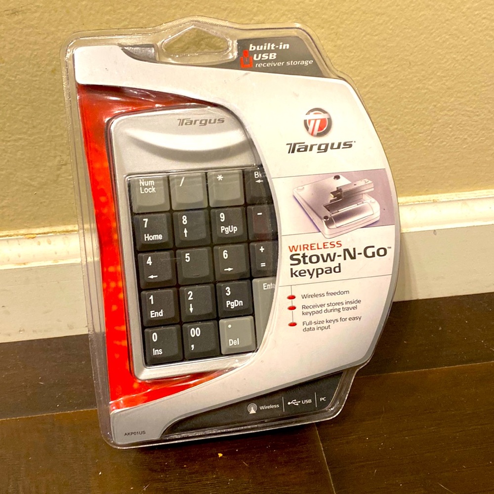 Targus Wireless Stow N Go Keypad Built in USB Receiver Storage NIP